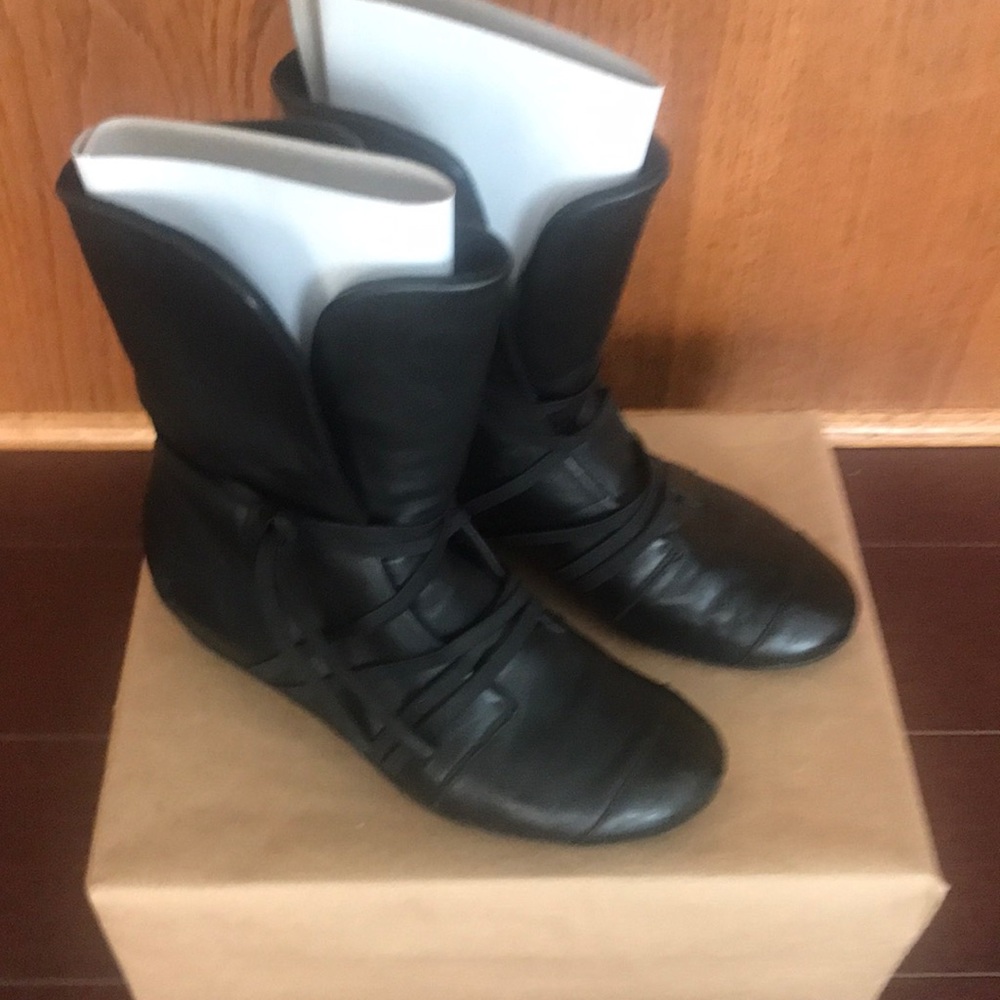 “NEW ARRIVALS” Display Item Women’s Brand-new ROYAL ELASTICS bootie ankle boots.